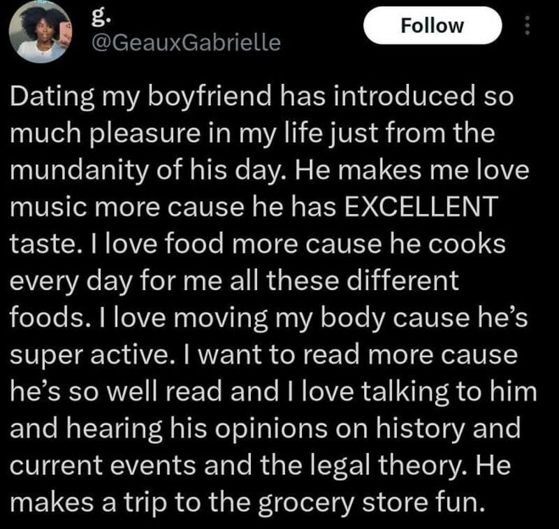 A tweet about the joys of dating a boyfriend who makes music, cooks, and shares opinions.