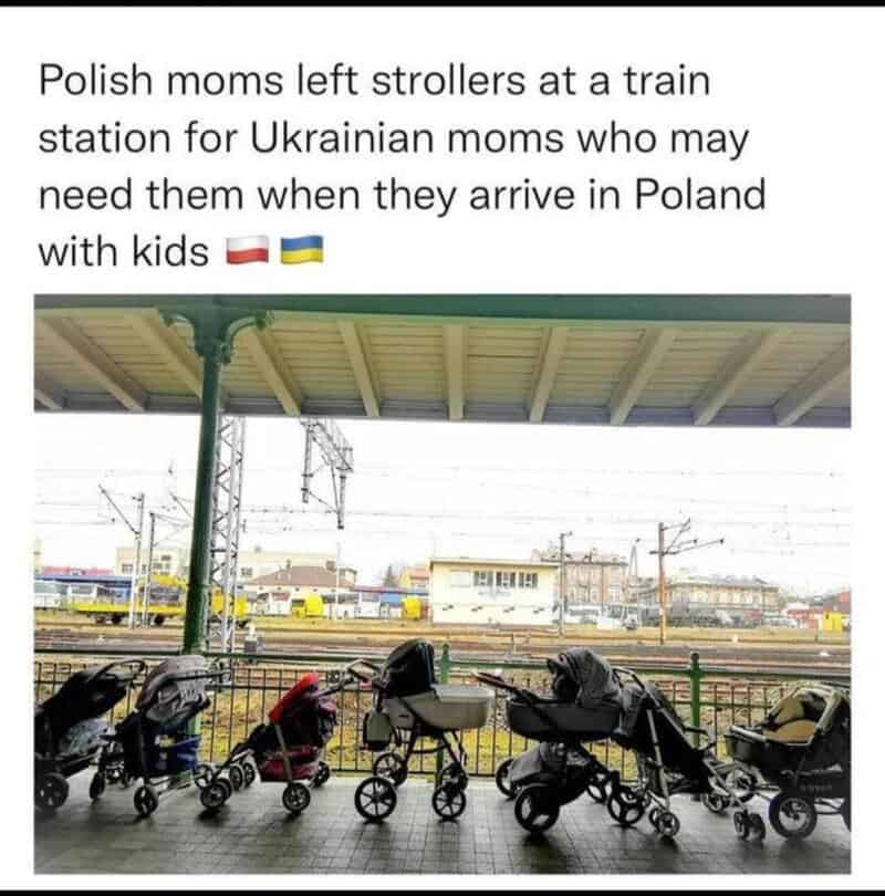 Polish moms left strollers at a train station for Ukrainian moms with kids.