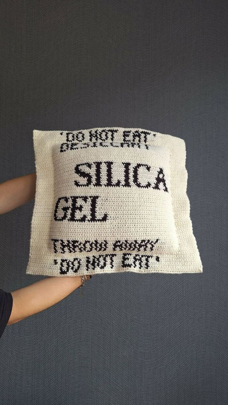 Knitted label with 'DO NOT EAT' and 'SILICA GEL' warnings.