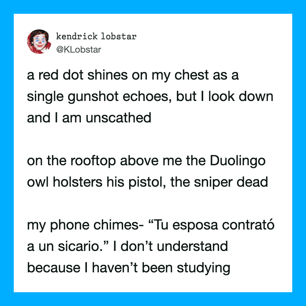 A tweet about a red dot on the chest, a Duolingo owl with a pistol, and a phone quote in Spanish.