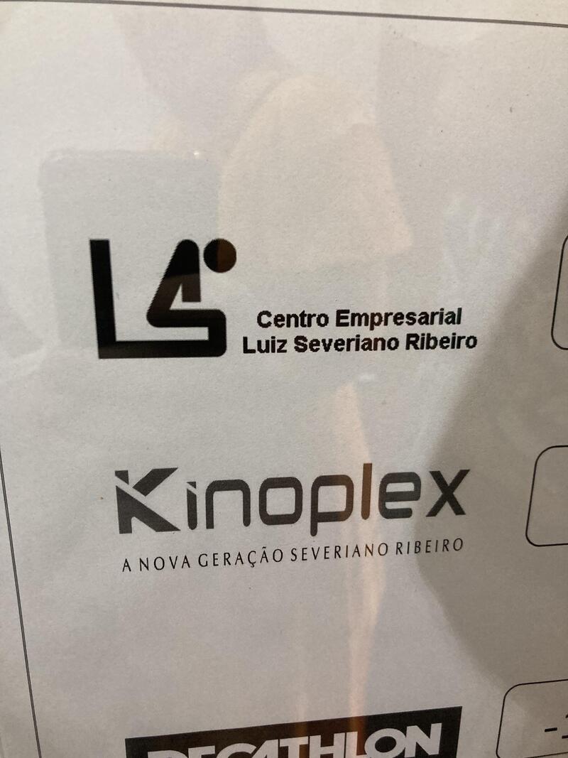 Centro Empresarial Luiz Severiano Ribeiro and Kinoplex logo with slogan.