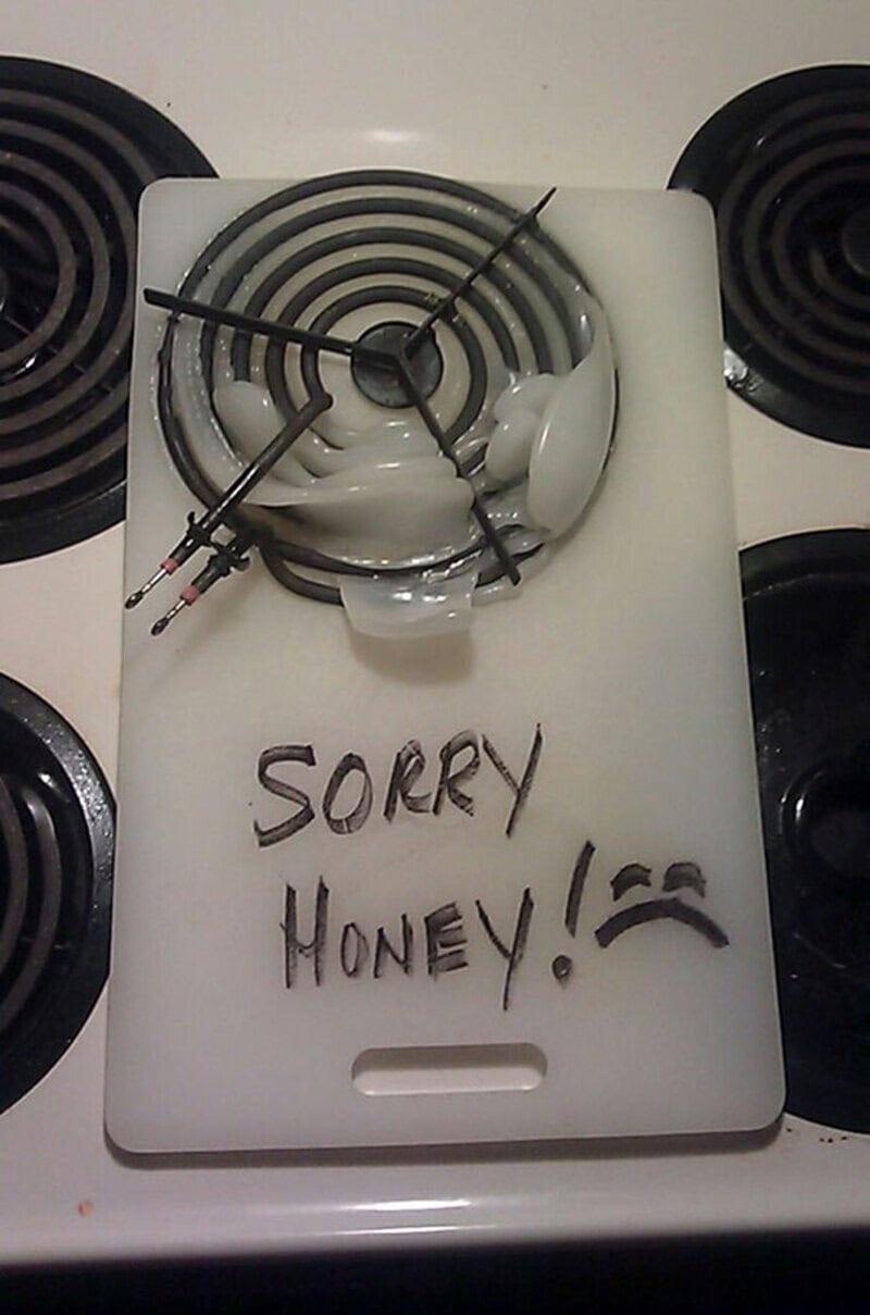 A stove with a note saying 'SORRY HONEY!' and a broken coil burner.
