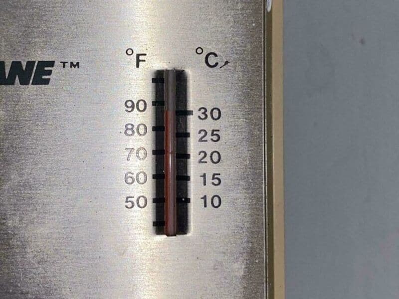 Thermometer showing temperature around 90°F and 30°C.