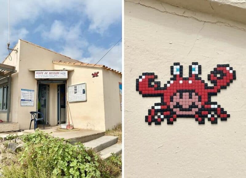 Street art mosaic of a red crab on a beige wall, part of street-art-mosaic-in-the-woup.