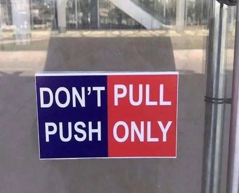 Sign says Don't Pull Push Only with conflicting instructions.
