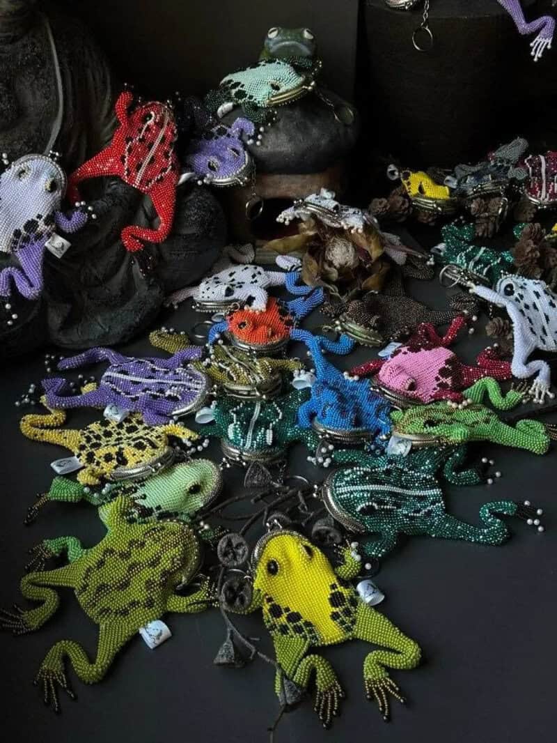 Colorful beaded lizard keychains and small plush lizard toys on display.