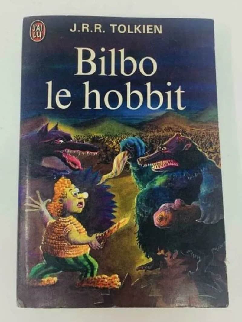 Book cover of 'Bilbo le hobbit' by J.R.R. Tolkien with dragons and a hobbit.