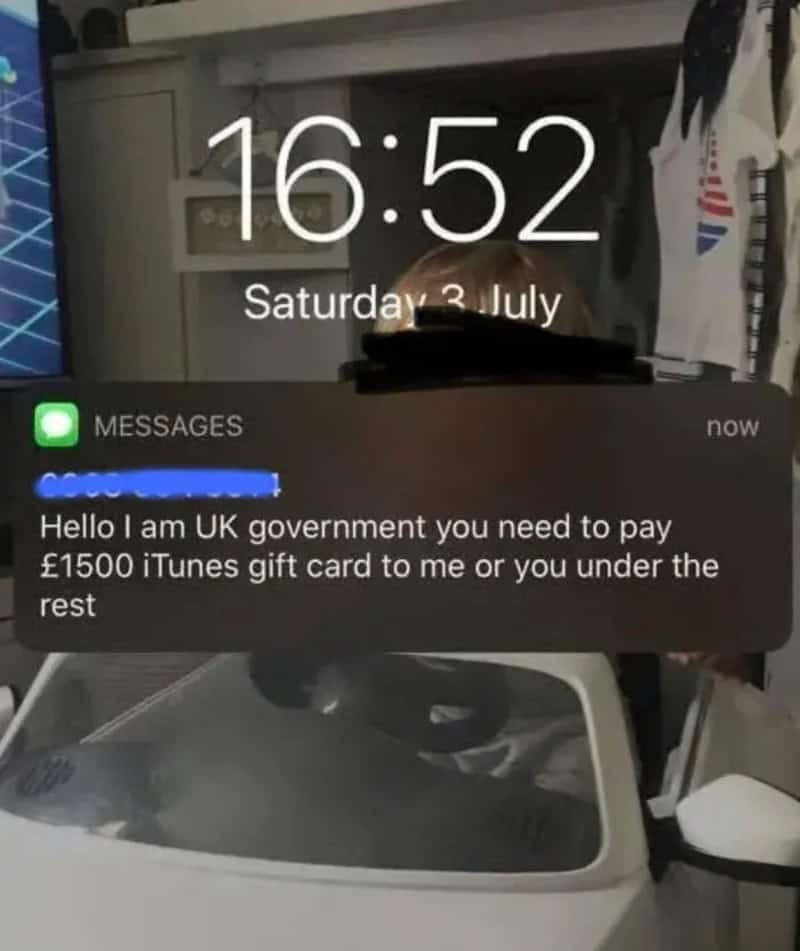 Fake scam message claiming to be from UK government about a £1500 iTunes gift card.