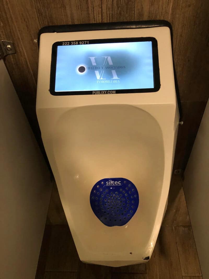 A white kiosk with a screen displaying '222 358 9271' and 'PUBLIX.COM' at the bottom.