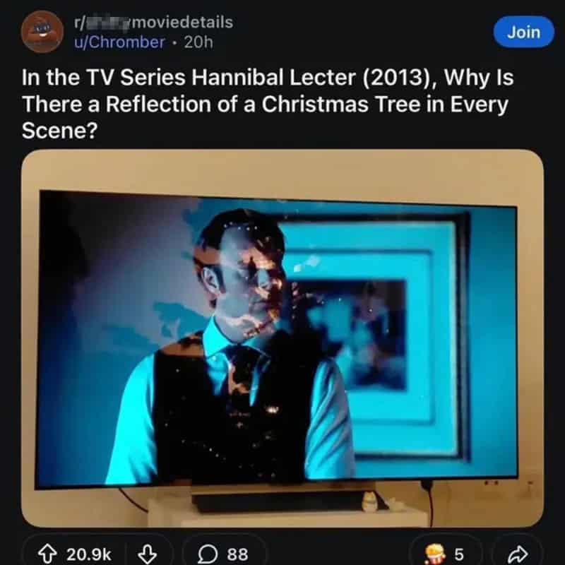 TV screen showing a reflection of a Christmas tree in Hannibal Lecter's scene.