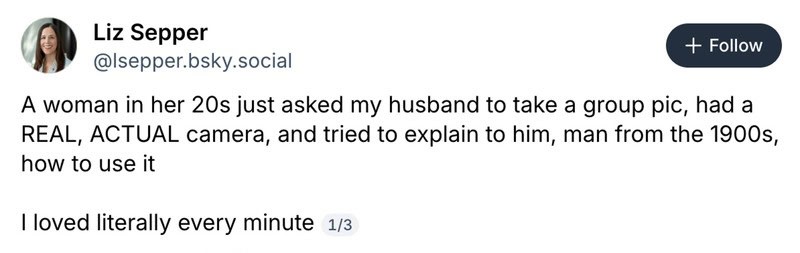 A woman in her 20s asked her husband to take a group photo with a real camera.