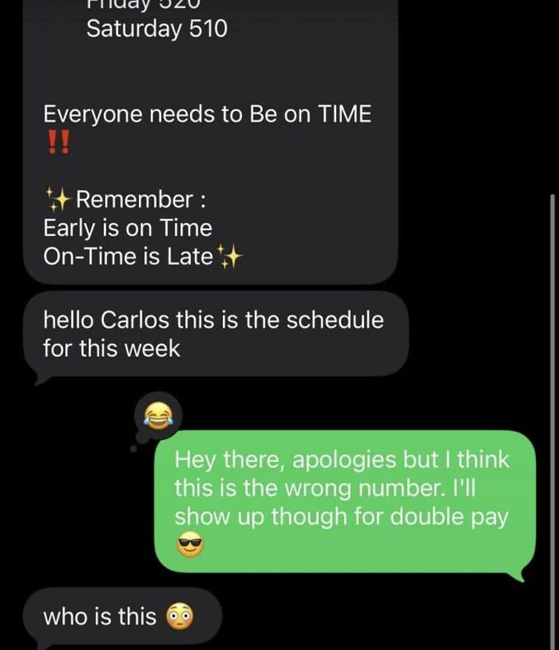Text message exchange about schedule and a wrong number, with emojis.