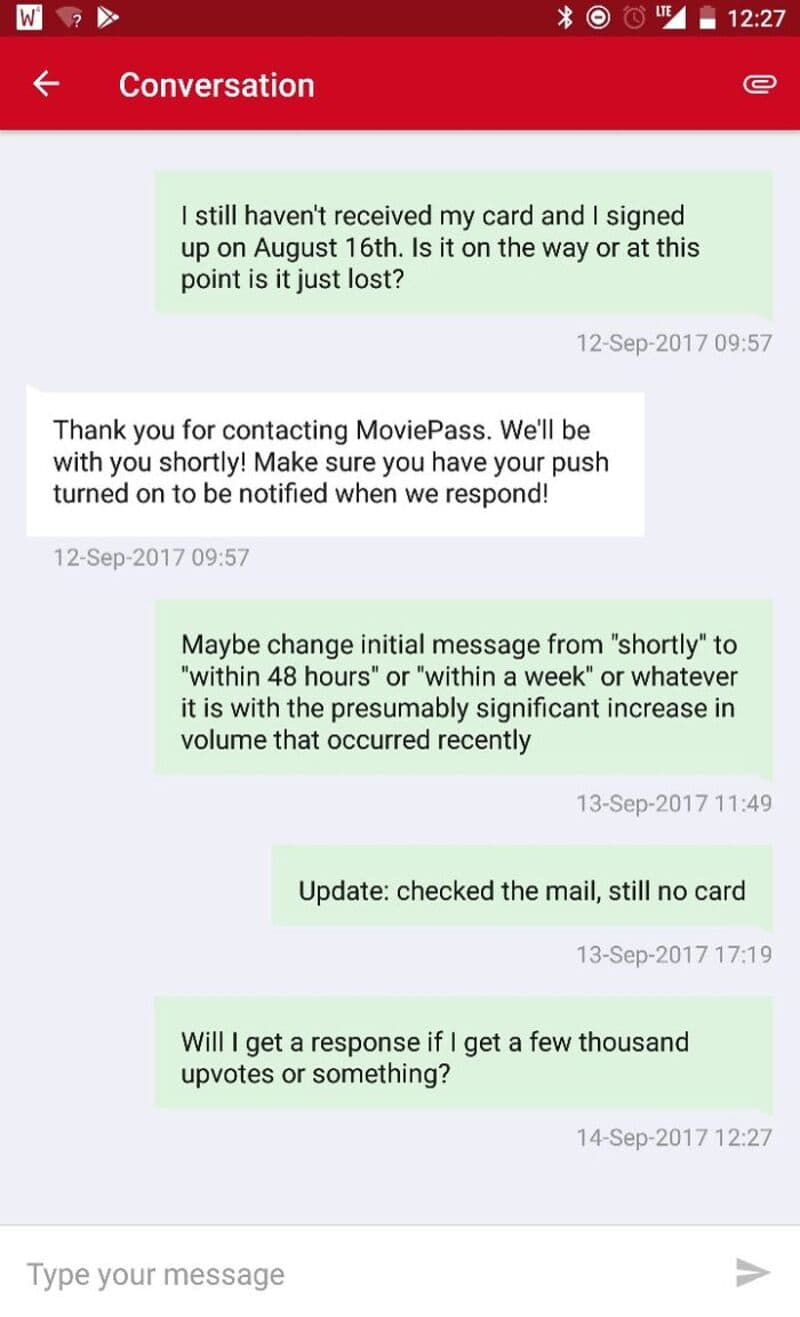 Chat support conversation about missing card and response delays.