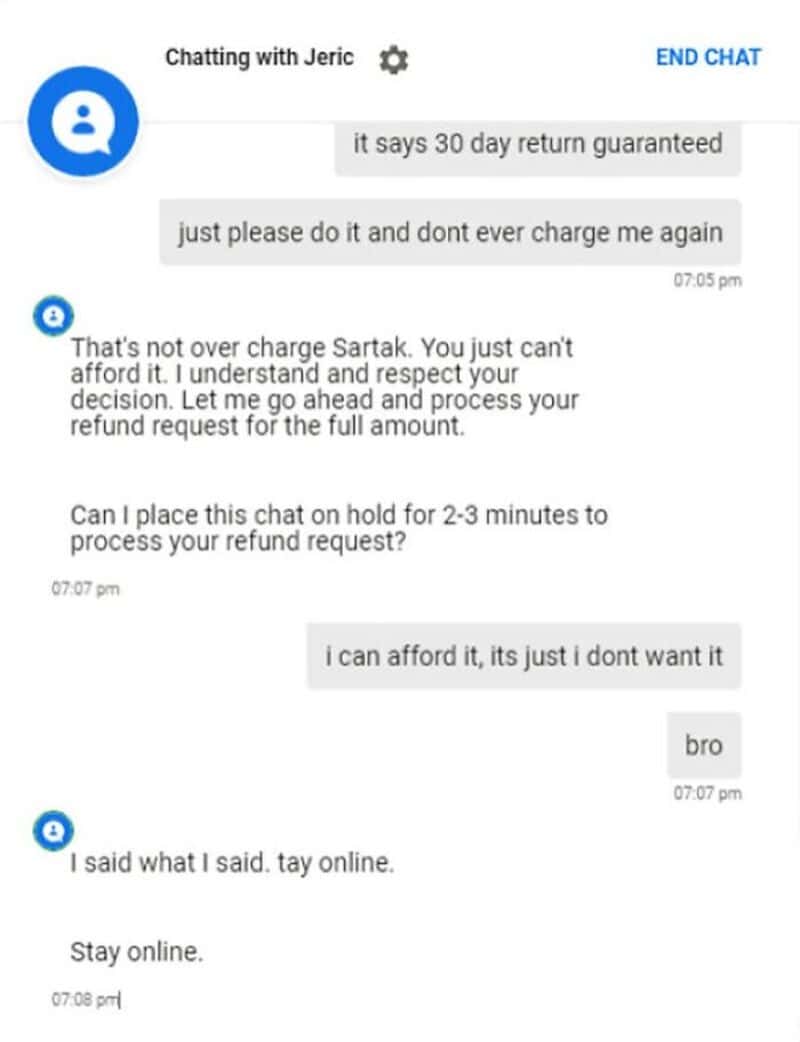Chat support conversation about refund and return policy, with messages about charges and processing.